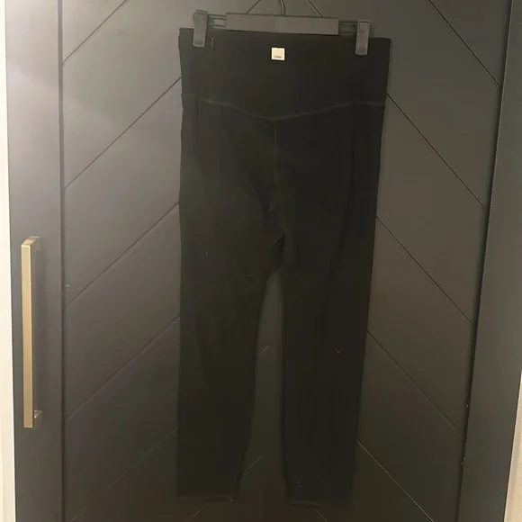 Vuori Classic Black Leggings - Picture 3 of 4